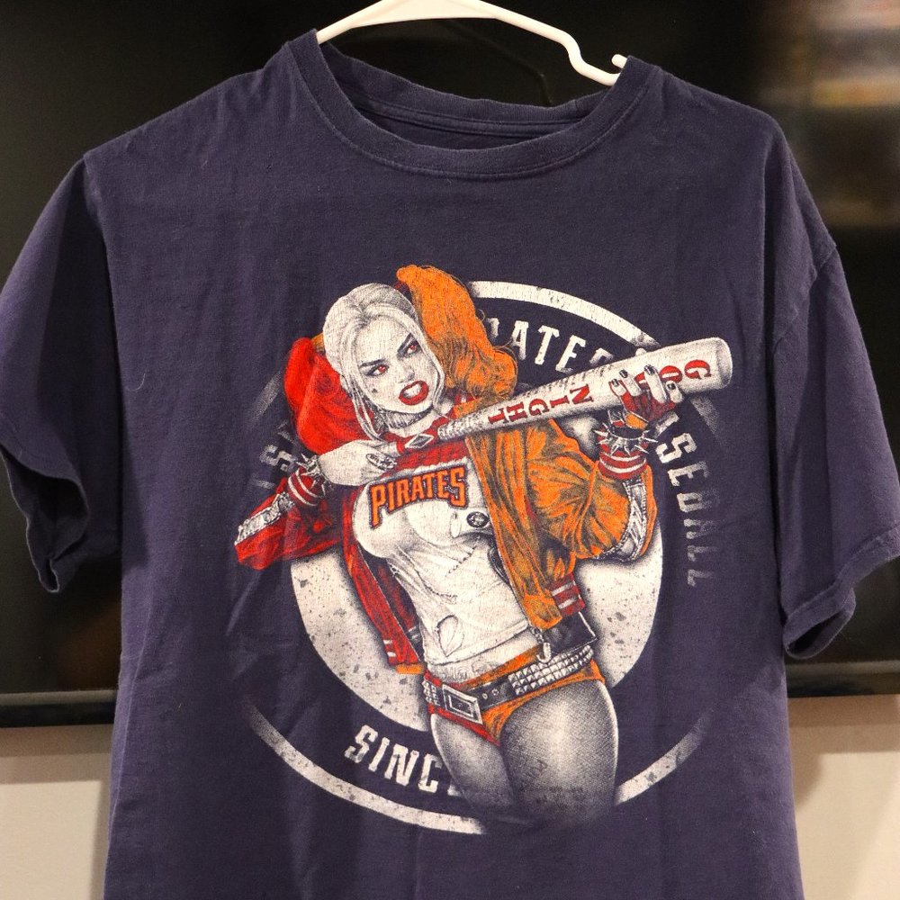 Pittsburgh Pirates/Harley Quinn VINTAGE Graphic Tee SIZE MEDIUM